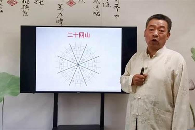 农村自建房朝向对山峰