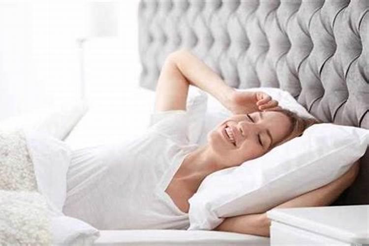 梦见睡在别人家床上有很多虫