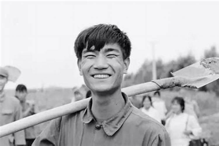 回乡知青和下乡知青