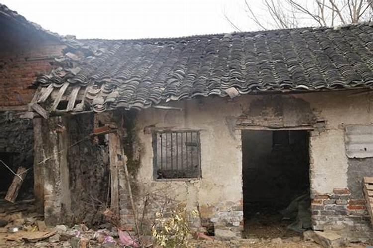 梦见自己家的房子很破旧快塌了