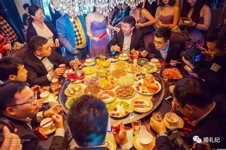 女方家订婚男方父母应到场吗