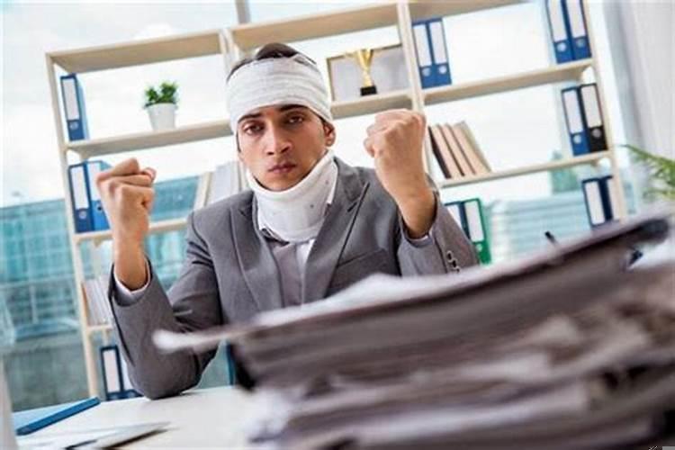 梦见老婆被车撞出血