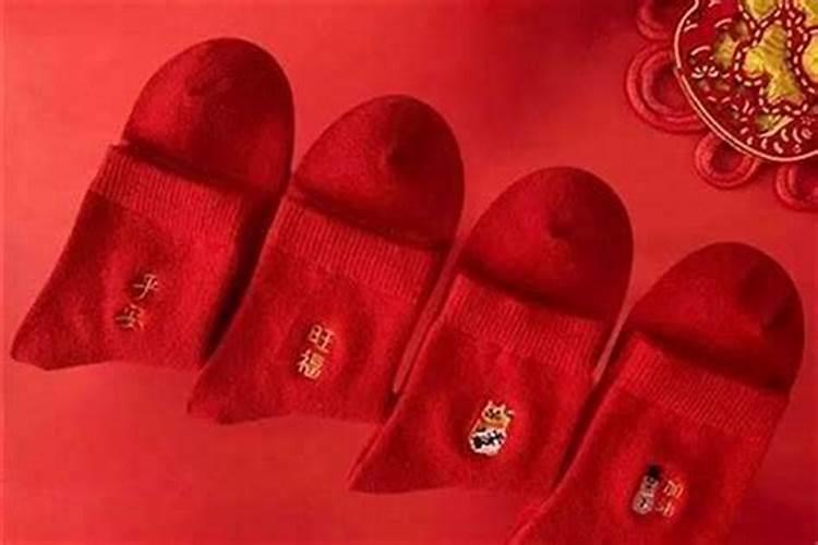 不是本命年穿红袜子吗