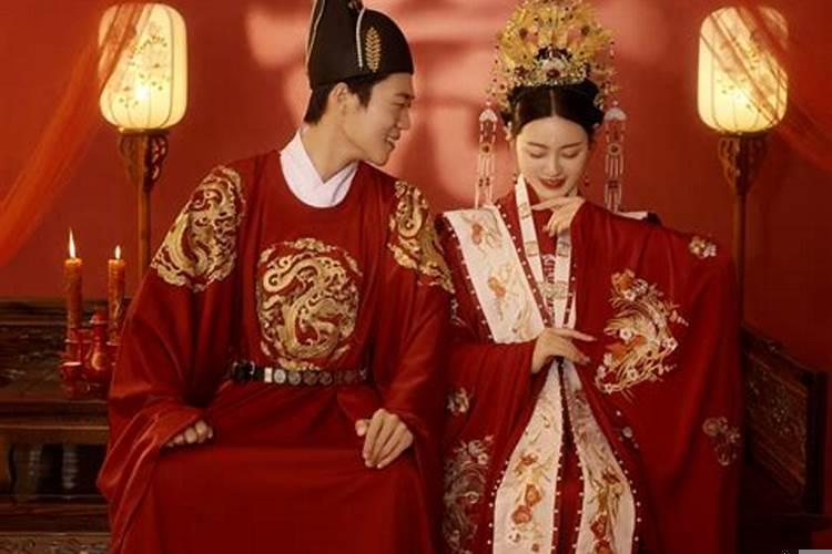 女方家订婚男方父母应到场吗