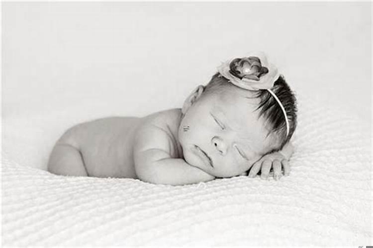 梦见去朋友家吃饭很多人