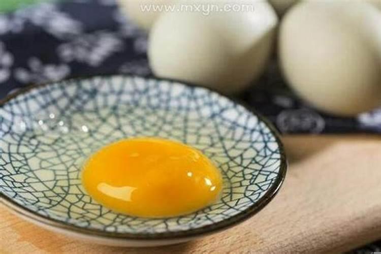 我梦见车掉水里了