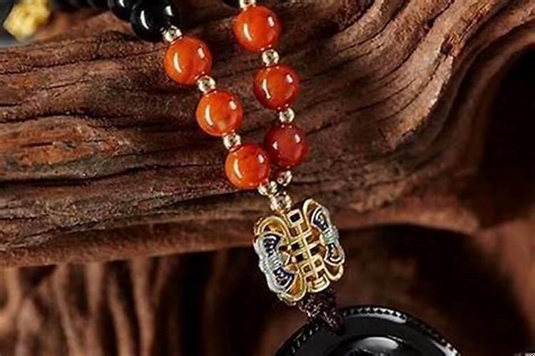 属狗要佩戴什么生肖吊坠