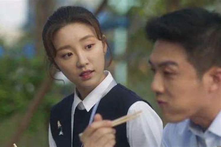 三十而已里许幻山什么时候出轨的