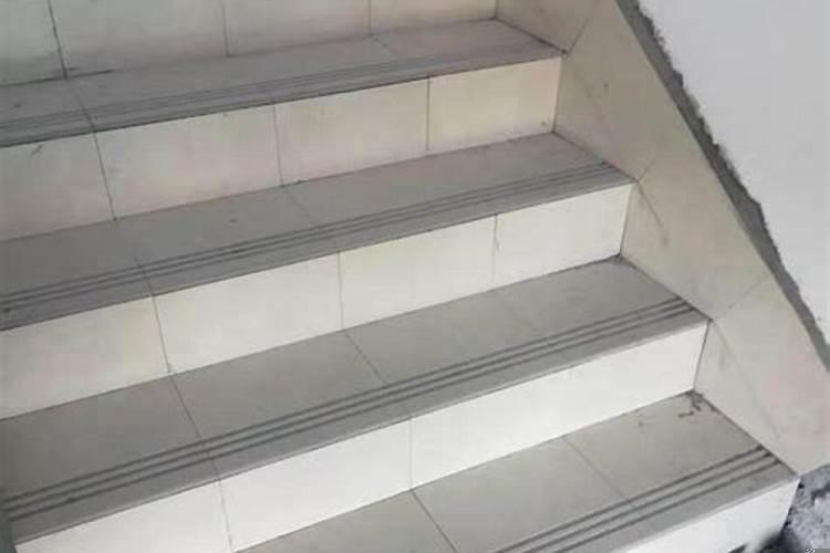 怎样铺楼梯踏步砖