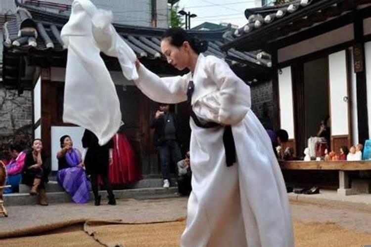 梦见参加已故奶奶的葬礼是什么意思