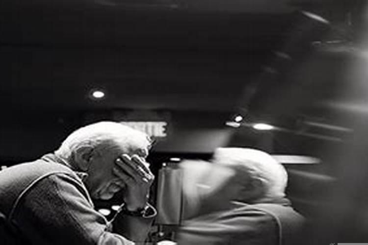 梦见死去的人在梦里死亡