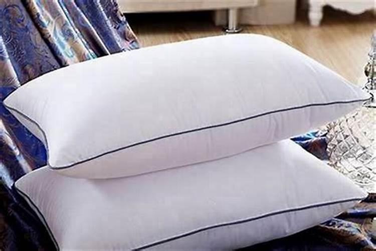 枕头下放什么有好运