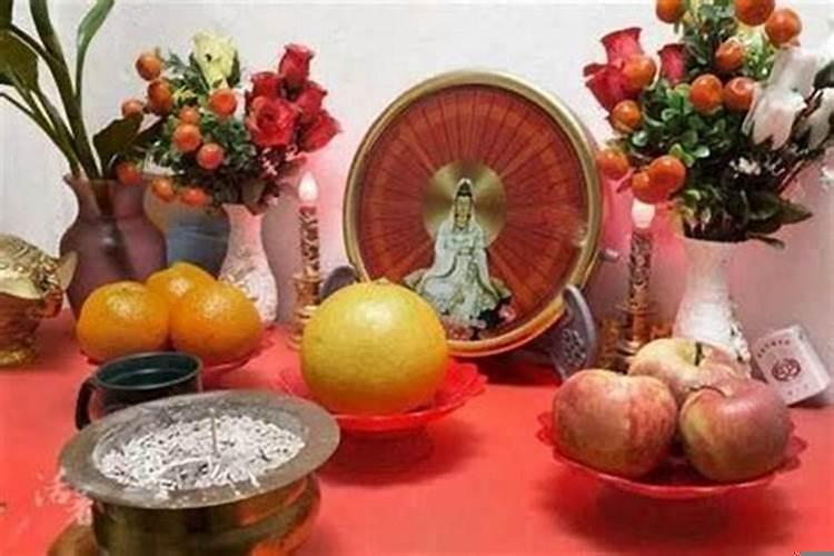 给财神爷上供摆几个果盘?
