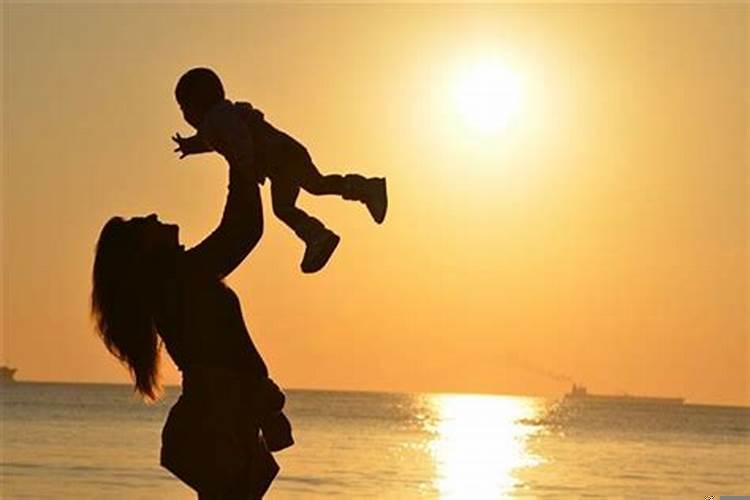 梦见抱情人的小孩