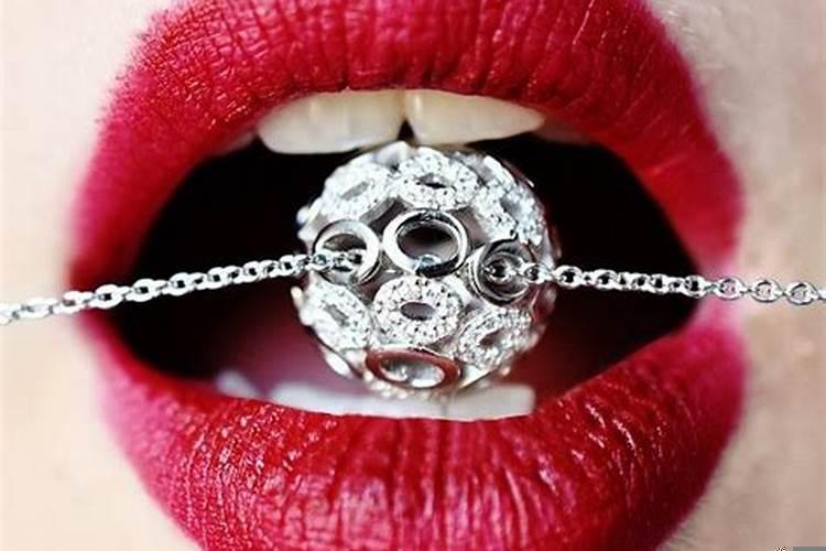 梦见门牙被别人撞掉一颗