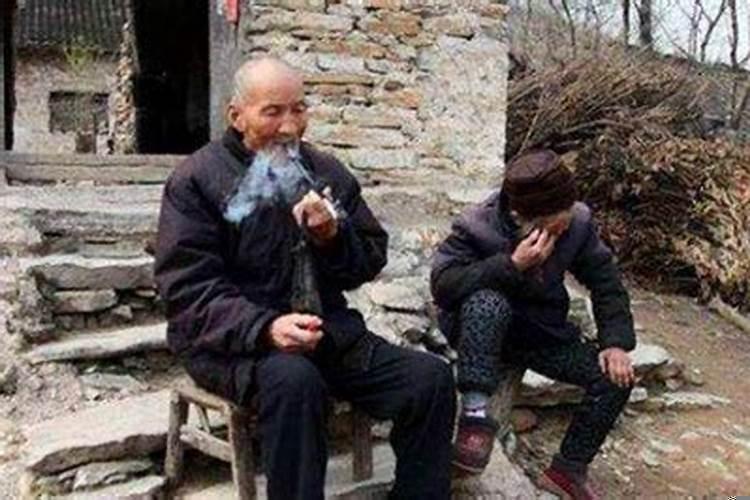 穷不搬家富不迁坟的下一句是什么