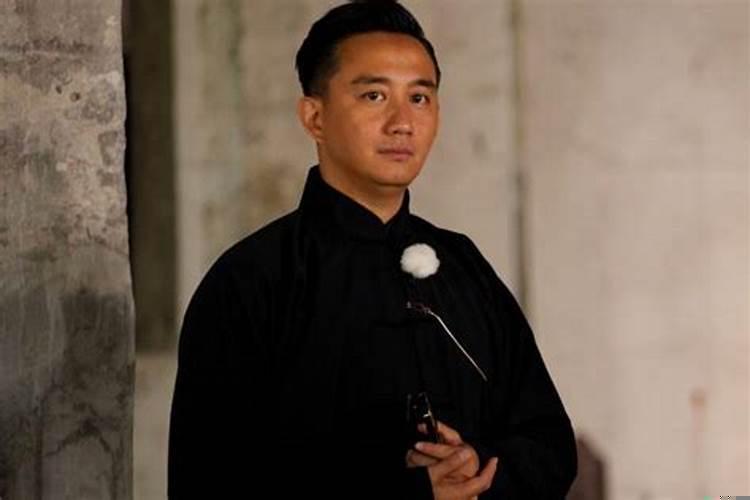 年柱与日柱天克地冲女命