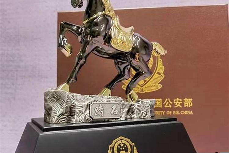 女性办公桌上摆什么招财