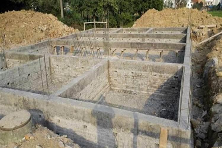 盖楼怎么打地基的