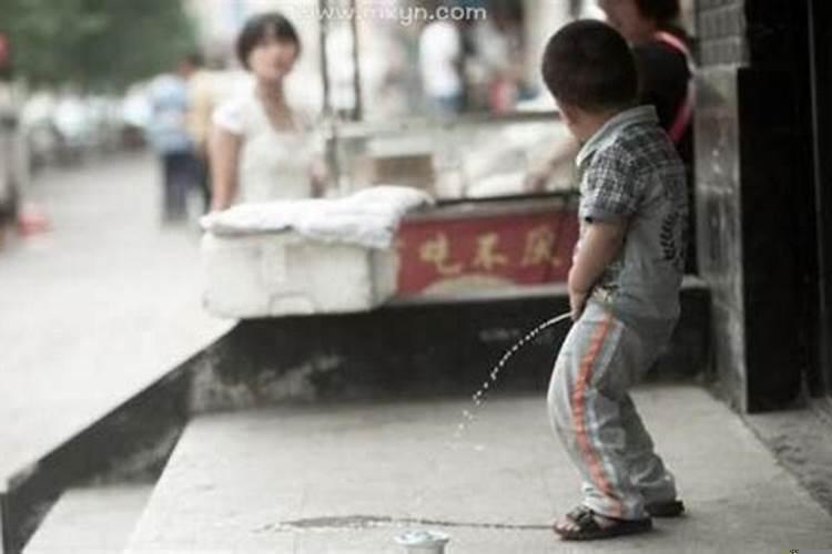 梦见男婴儿撒尿到我身上