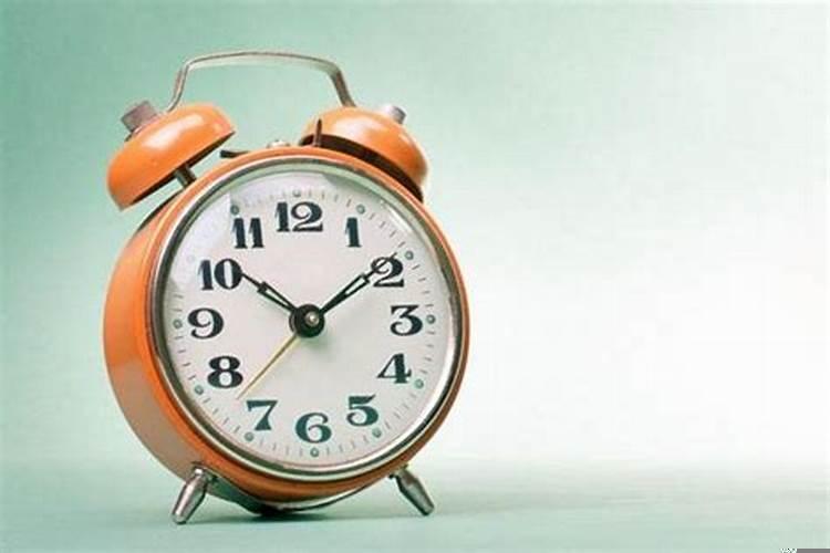 梦见天上有圆形时钟什么意思