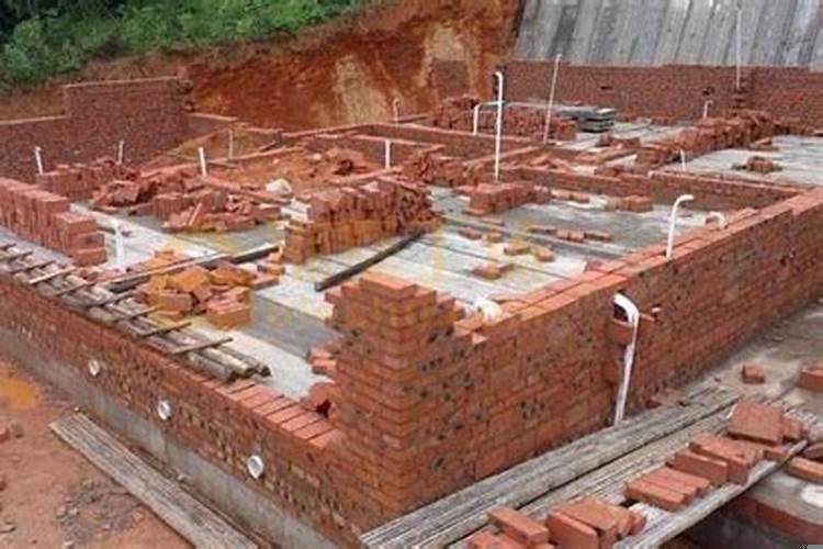 盖楼怎么打地基的