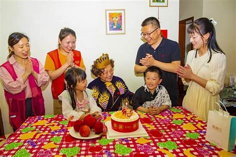 梦见要给老人过生日