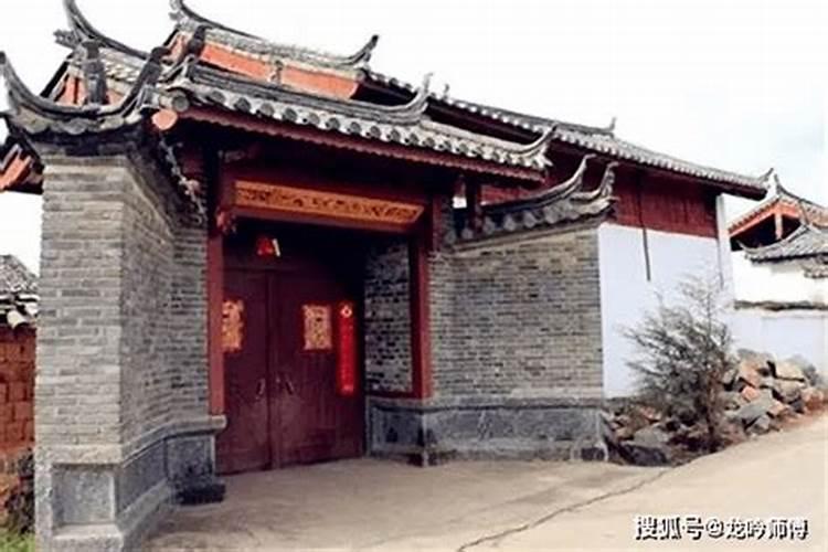 一面墙两扇门风水