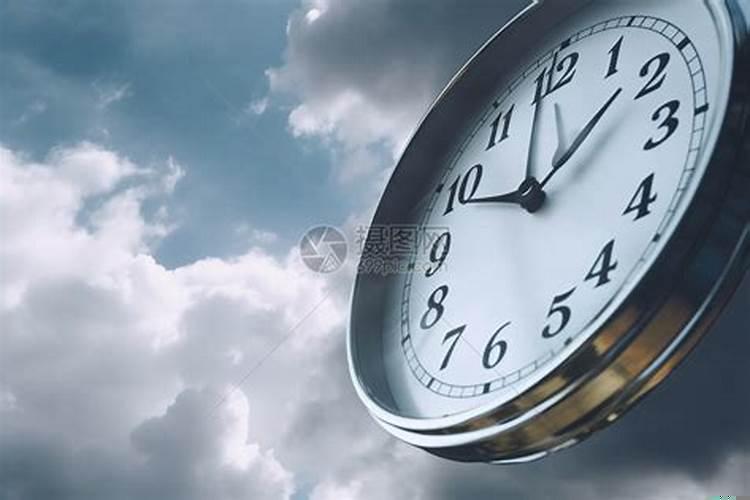 梦见天上有圆形时钟什么意思