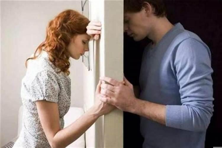 属狗男发现女友背叛自己