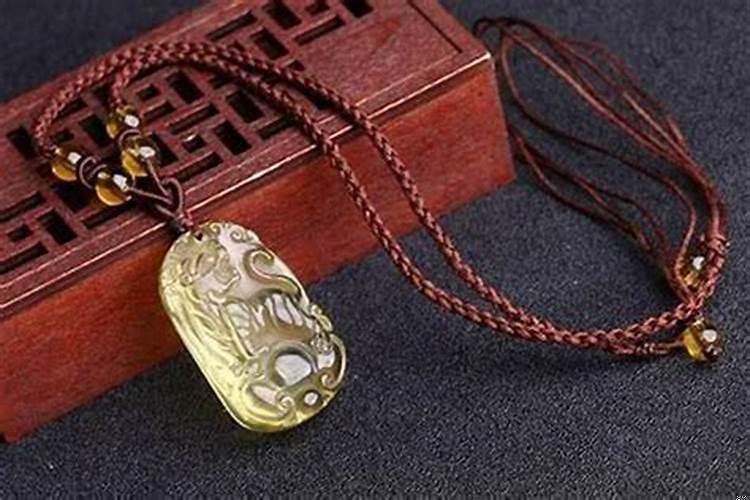 属虎人戴什么招财辟邪