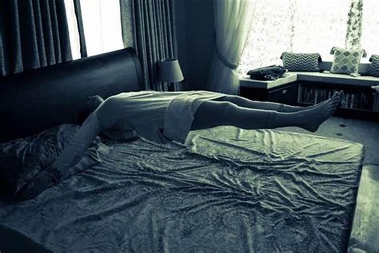 梦见自己死了变成鬼魂在世间