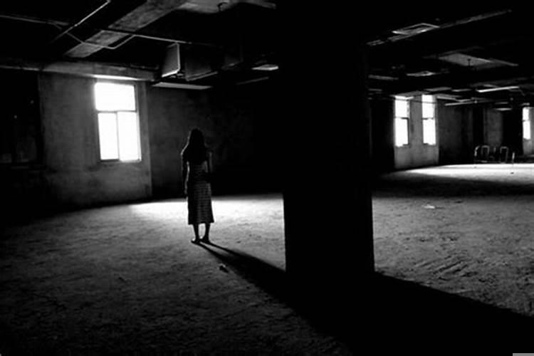 梦见自己死了变成鬼魂在世间