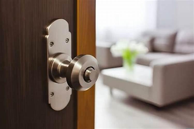 房间门向左开还是向右边开好呢?