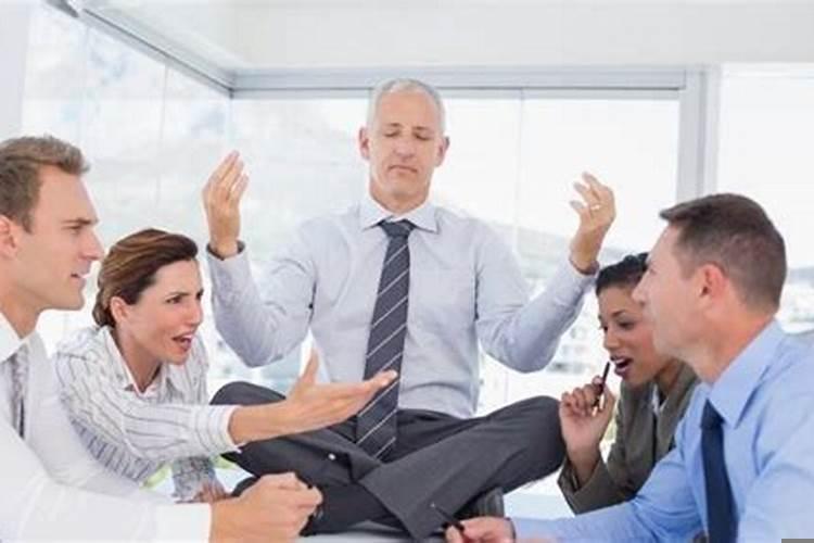 领导事儿多看不上你，咋办