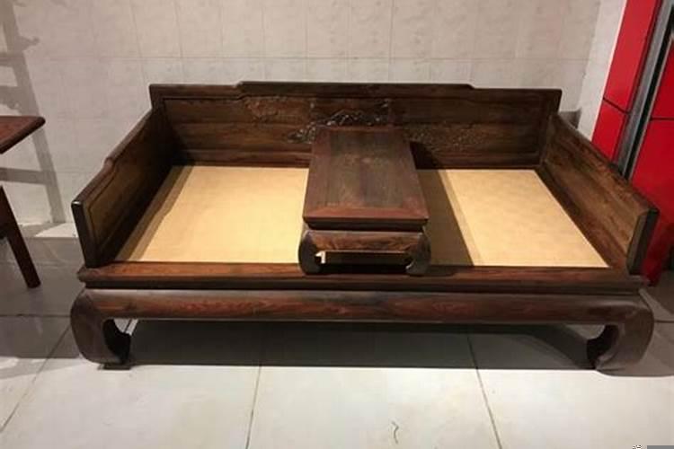 罗汉床应该摆放家中什么位置