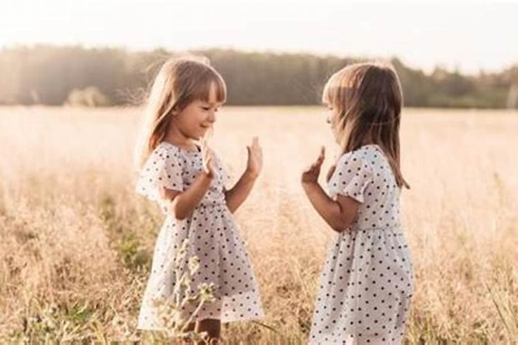 男女两个人做同样的梦