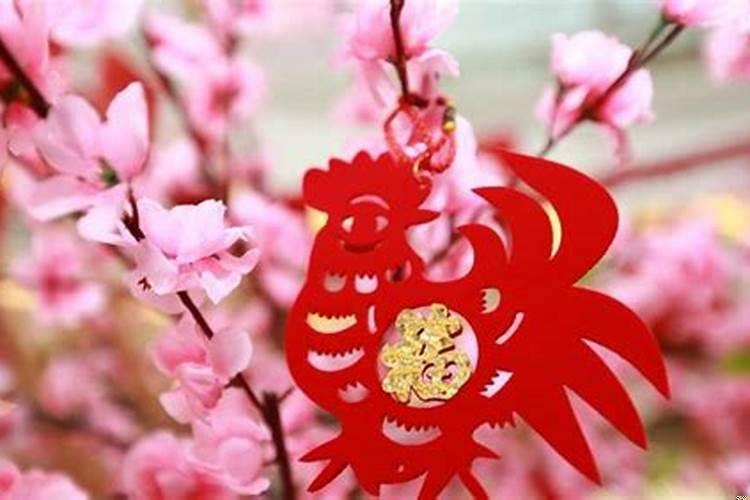 属鸡的发财方位在啥方向