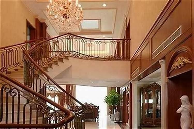 在风水方面楼梯放在哪最好吗?