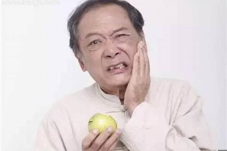 做梦牙齿掉光了是什么预兆女人