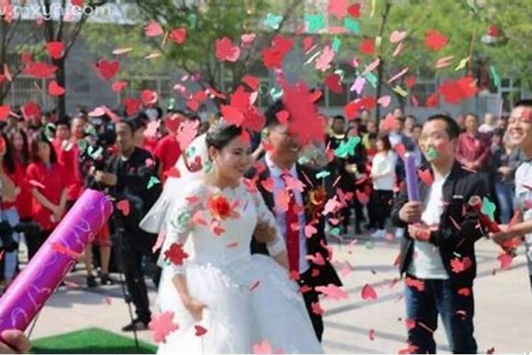 梦见大娘家姐姐结婚我忙着送嫁衣