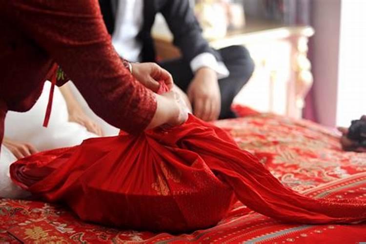 梦见大娘家姐姐结婚我忙着送嫁衣