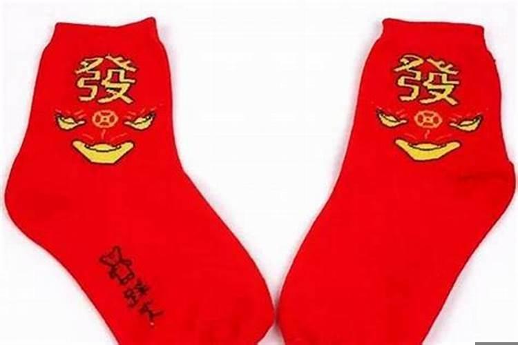 本命年不能穿红袜子吗