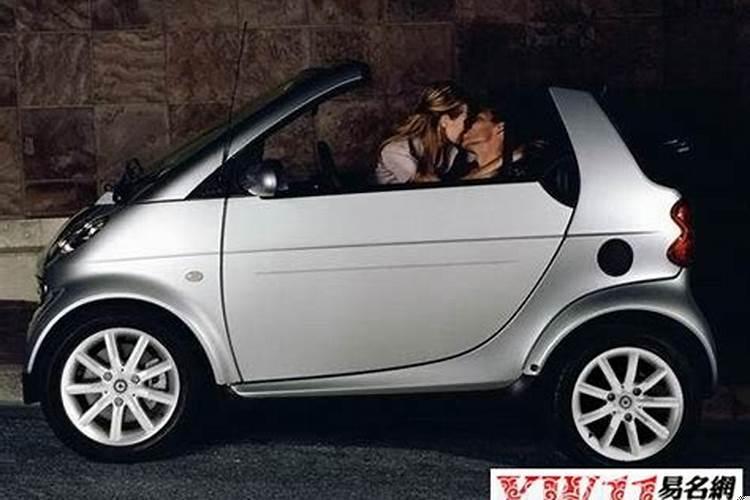 梦见坐汽车什么寓意啊