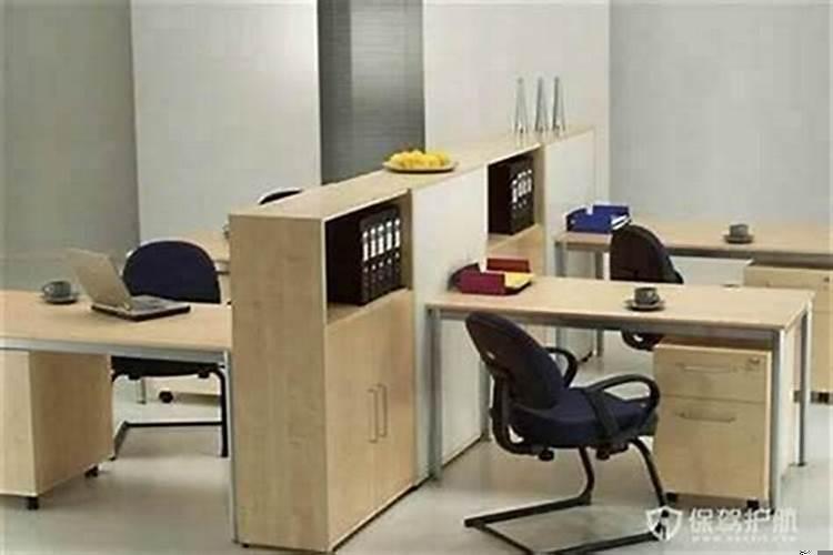 老板办公桌摆放方向