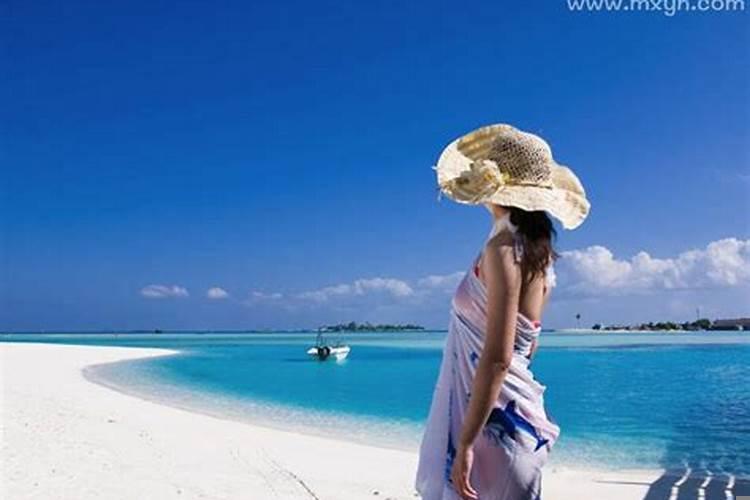 梦见海水很蓝是什么意思