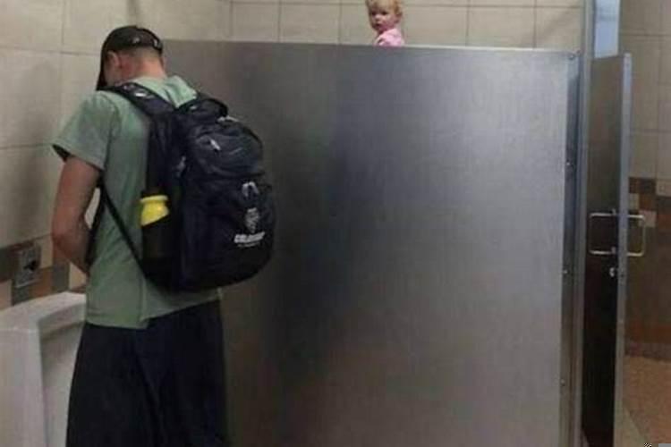 老年人看见不该看的东西