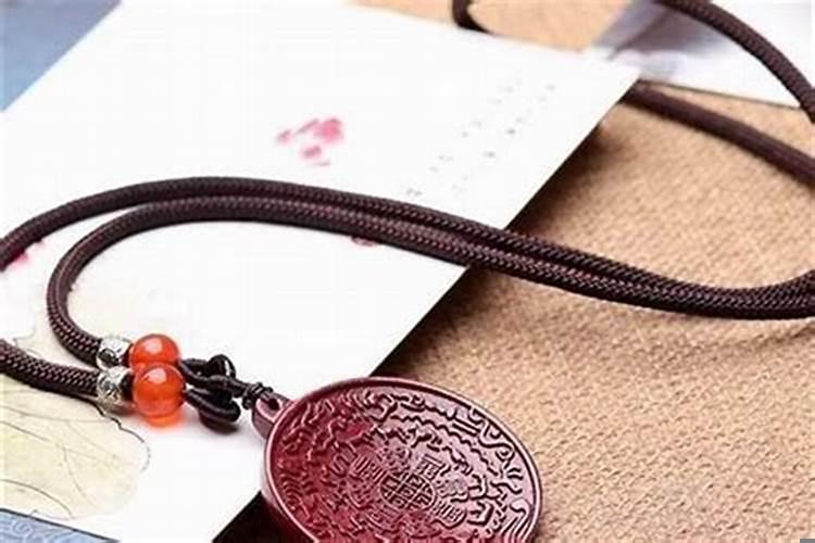 属鼠的女生戴什么招财