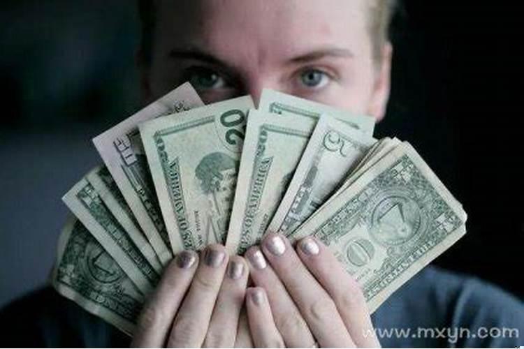 已婚妇女梦见自己给别人钱