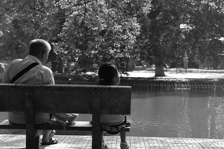 梦见领导拉着我的手说话